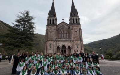El Coro del Colegio Castroverde canta en Covadonga